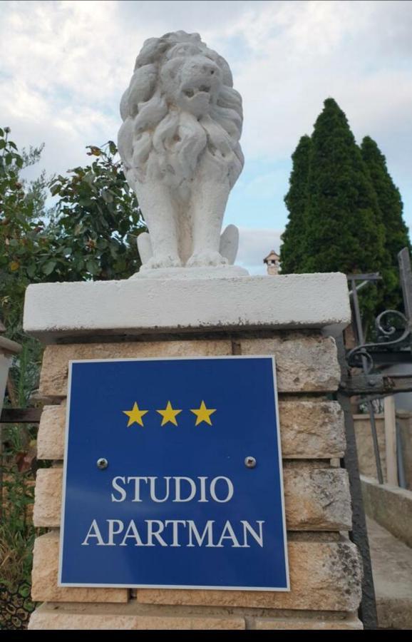 Studio Apartment City With Free Parking Pula Exteriér fotografie