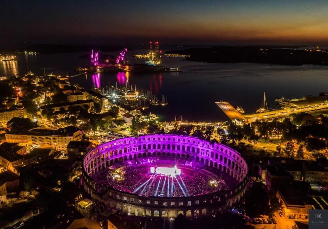 Studio Apartment City With Free Parking Pula Exteriér fotografie