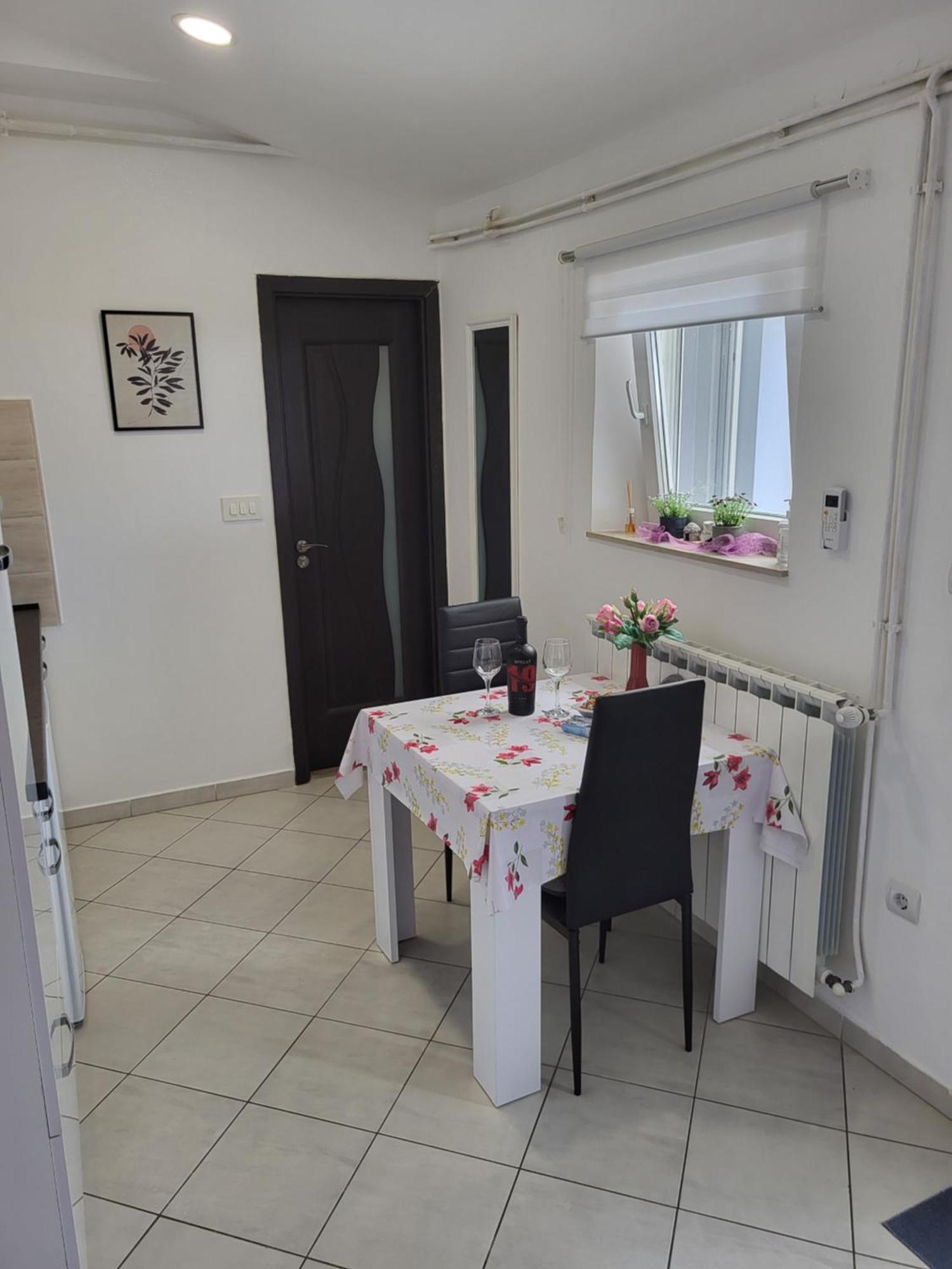 Studio Apartment City With Free Parking Pula Exteriér fotografie